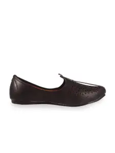 Apratim Men Laser Cuts Mojaris