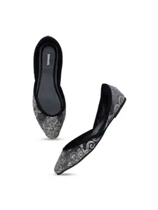 Anouk Embroidered Mojarios