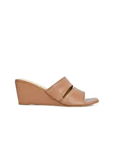 CAI tan twirl wedge