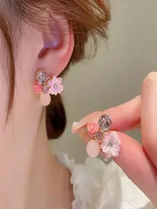 VAGHBHATT Floral Studs Earrings