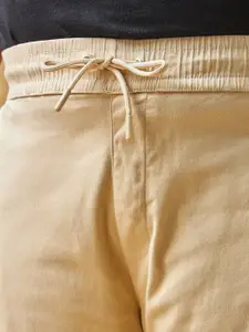 Bewakoof Plus Men Cotton Relaxed-Fit Mid-Rise Cargo Joggers