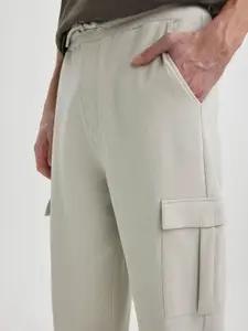 DeFacto Men Mid Rise Cargos Trousers