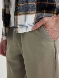 DeFacto Men Mid-Rise Flat-Front Trousers