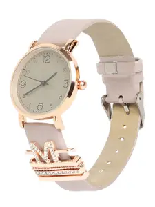 HAUTE SAUCE by  Campus Sutra Women Analog Watch With M Initial Watch Charm