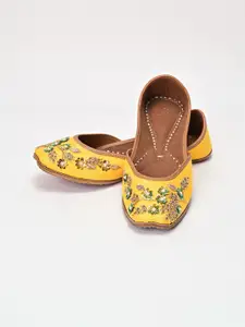 SCENTRA Embellished Round Toe Leather Mojaris