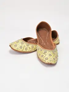 SCENTRA Embellished Ethnic Mojaris