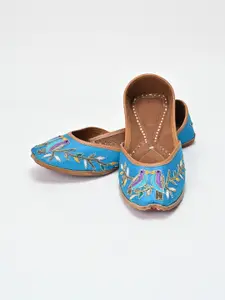 SCENTRA Embellished Square Toe Mojaris