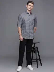 Louis Philippe Sport Slim Fit Opaque Checked Casual Shirt
