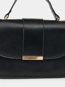 Styli Women's Black Contrast Metal Detail Handbag with Detachable Strap