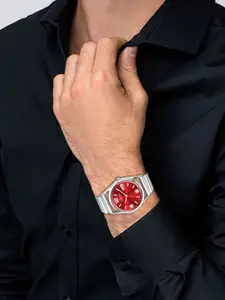 LOREM Men Textured Stainless Steel Bracelet Style Straps Analogue Watch LR156-A