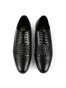 MONKSTORY Men Textured Round Toe Derbys Shoes