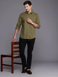 Louis Philippe Sport Cotton Hemp Slim Fit Opaque Tropical Printed Casual Shirt