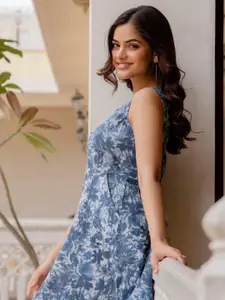 Nayo Floral Printed Round Neck  A-Line Midi Dress