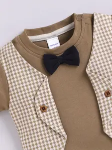 Moms Love Boys Checked Round Neck Short Sleeves Pure Cotton T-shirt with Shorts