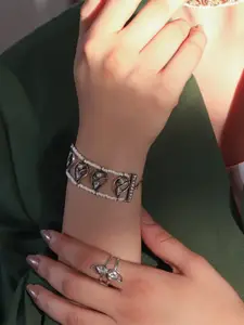 Unniyarcha Women 92.5 Silver Artificial Beads Beaded Bracelet