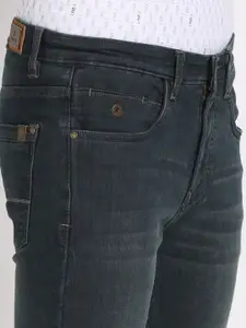 Turtle Men Narrow Tapered Fit Clean Look Mid Rise Light Fade Stretchable Jeans