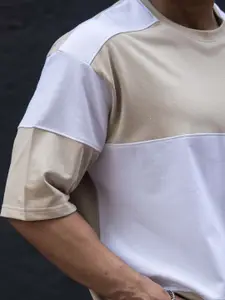 Maniac Men Colourblocked Extended Sleeves T-shirt