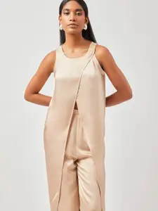 Contemponari Round Neck Sleeveless High Slit Kurta