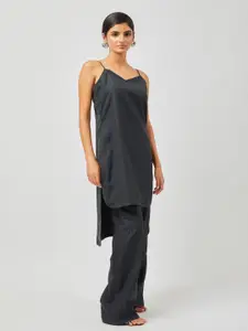 Contemponari Striped Printed Sweetheart Neck Sleeveless Straight Kurta