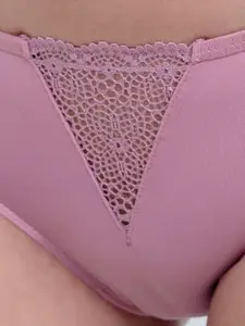 Soie Lacey Non-Padded & Non-Wired Bra & Mid-Rise Brief