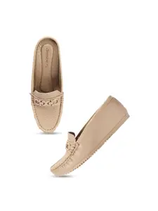 DressBerry Cream Coloured Textured Buckle Detailed Wedge Heeled Pumps