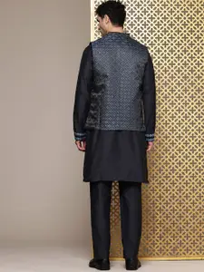 House of Pataudi Men Jashn Kurta With Trousers & Ethnic Motifs Thread Work Nehru Jacket