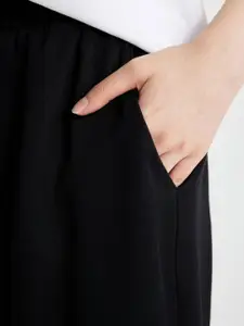 DeFacto Women Mid-Rise Shorts