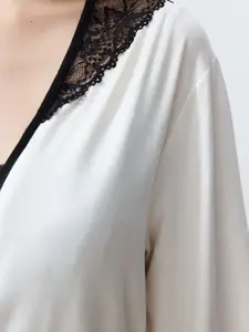 Trendyol Lace-Trim Detailed Knee-Length Casual Robe