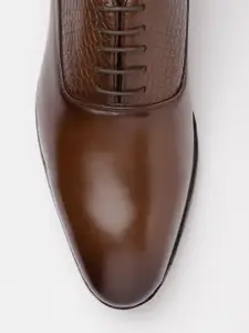 House of Pataudi Men Textured Formal Oxfords