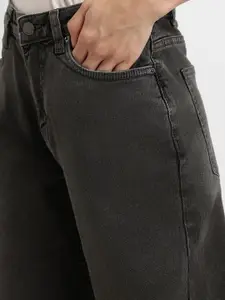 FOREVER 21 Women Straight Fit Clean Look Stretchable Jeans