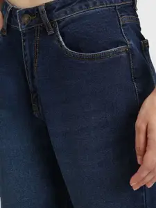 FOREVER 21 Women Slim Fit Mid Rise Low Distress Light Fade Stretchable Jeans