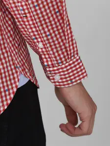 Van Heusen Sport Men Red Slim Fit Gingham Checked Casual Shirt