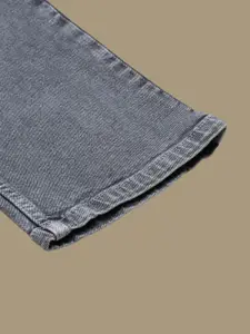 The Roadster Lifestyle Co Men Tapered Fit Light Fade Jeans