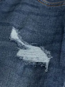 Snitch Men Narrow Skinny Fit Mid-Rise Mildly Distressed Light Fade Stretchable Jeans