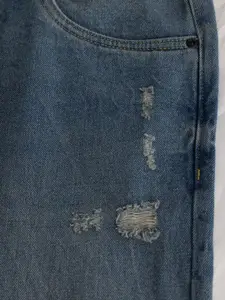 Snitch Men Relaxed Fit Low Distress Stretchable Jeans