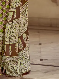 Saree mall Ethnic Motifs Poly Crepe Block Print Sarees