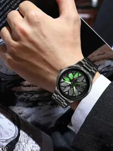 IIK COLLECTION Men Round Car Wheel Dial With Spinning Car Rim Hub Chain Analogue Watch