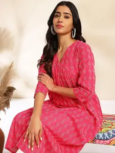 Janasya Geometric Printed V-Neck Pure Cotton Kurta