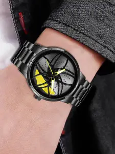 IIK COLLECTION Men Round Car Wheel Dial With Spinning Car Rim Hub Chain Analogue Watch