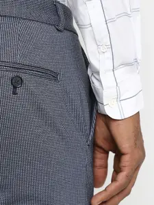 Peter England Men Slim Fit Opaque Checked Casual Shirt