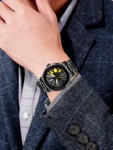 IIK COLLECTION Men Round Car Wheel Dial With Spinning Car Rim Hub Chain Analogue Watch