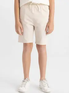 DeFacto Boys Solid Mid-Rise Above Knee Shorts