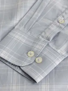 Snitch Men Smart Slim Fit Opaque Checked Casual Shirt