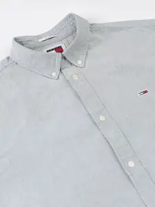 Tommy Hilfiger Men Solid Button-Down Collar Casual Shirt
