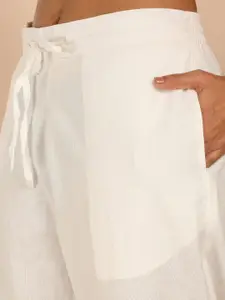 Likha Women Yoke Embroidered Straight Kurta