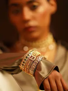 JAYPORE Kundan Stone-Studded Bangle