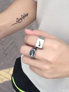 YU FASHIONS Set Of 2 Stainless Steel Finger Rings