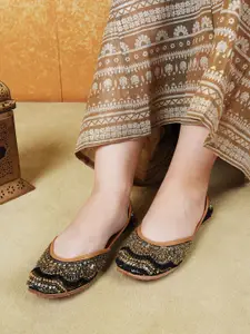 JUTTIESMAKER Women Embellished Ethnic Leather Mojaris Flats
