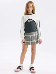 DeFacto Girls Colourblocked Round Neck Sweatshirt