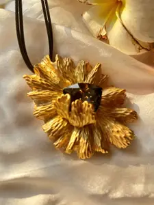 The Jewellery Tale Brass Gold-Plated Necklace